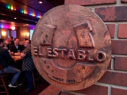 letrero tallado madera